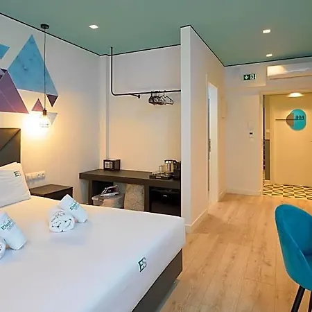 Apartahotel Urban Elephant 4*